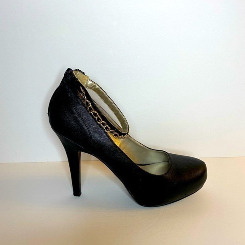 Black Heels - Picture 2 of 12
